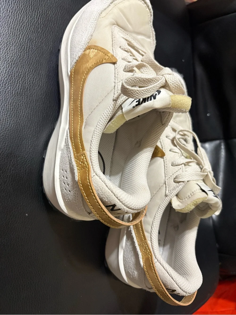 Nike 1972 Women's Cream Sneakers with Gold Swoosh size: 8